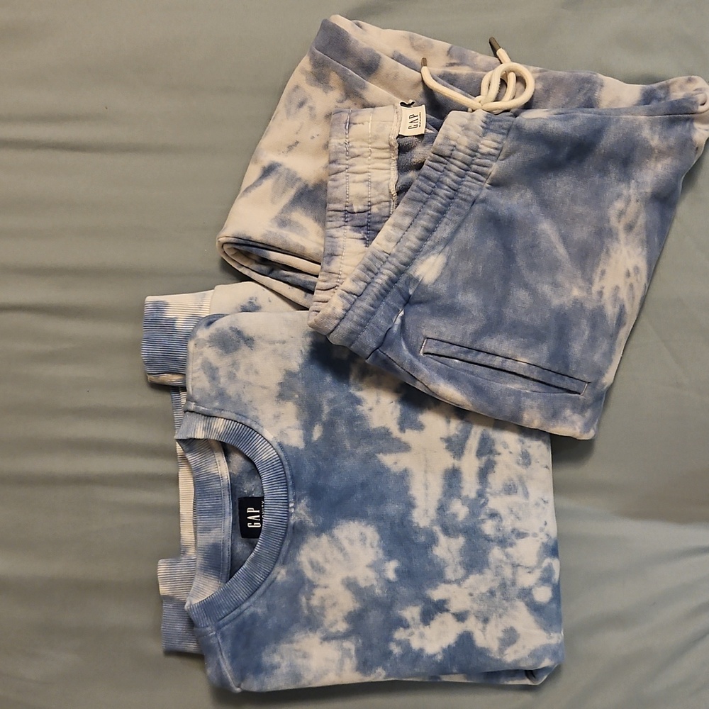GAP Cloudy Blue and White Lounge Set